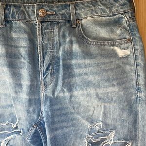 American Eagle Distressed Tomgirl Jeans 12